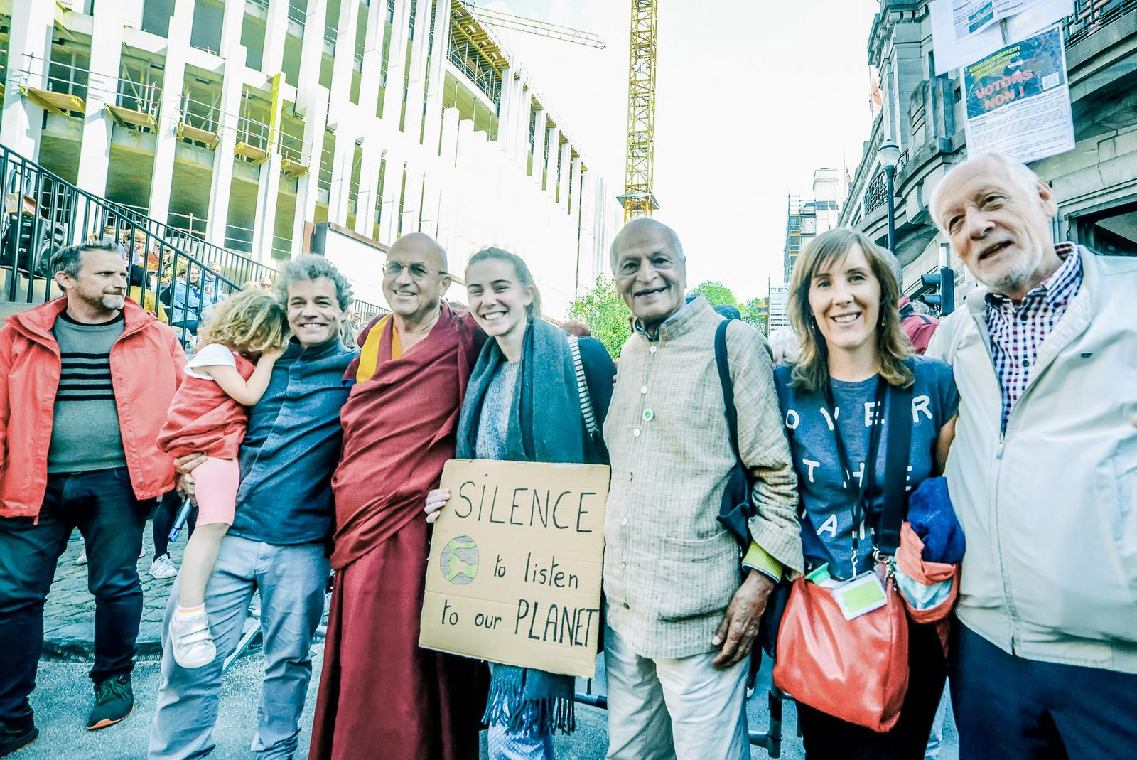 Ilios Kotsou lors d'une marche pour le silence et l'écoute de la planète